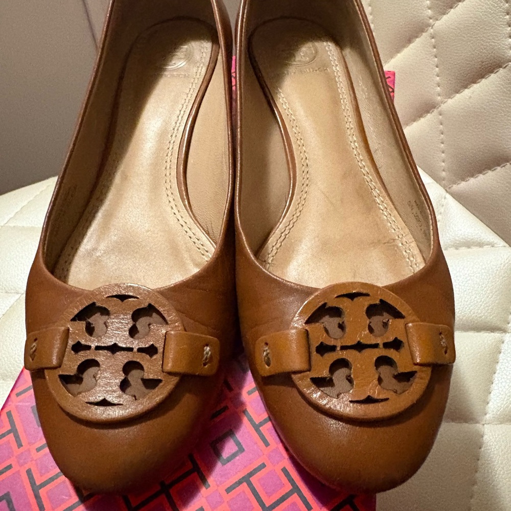 Tory Burch Brown Leather Flats with Logo Medallion